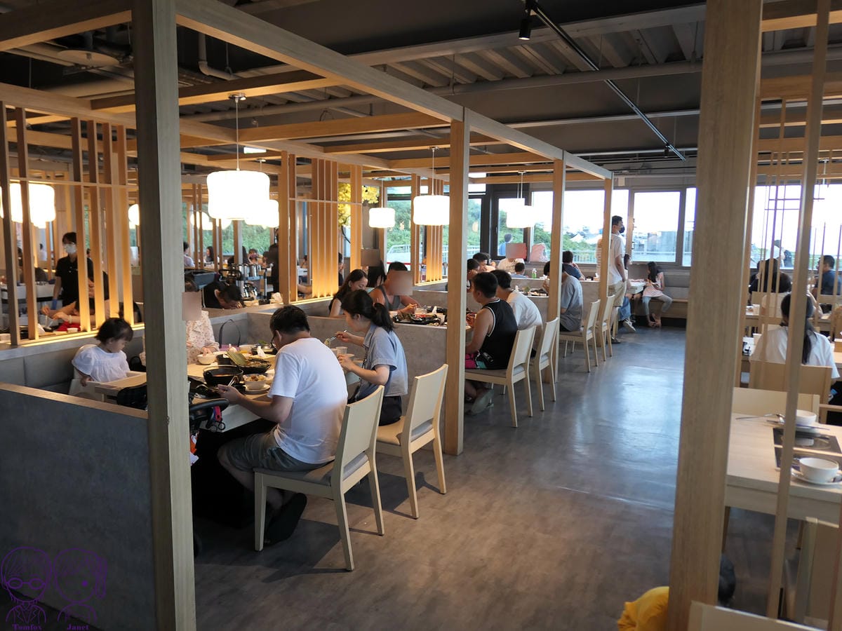 12 築間 基隆潮境公園店 用餐座位.jpg