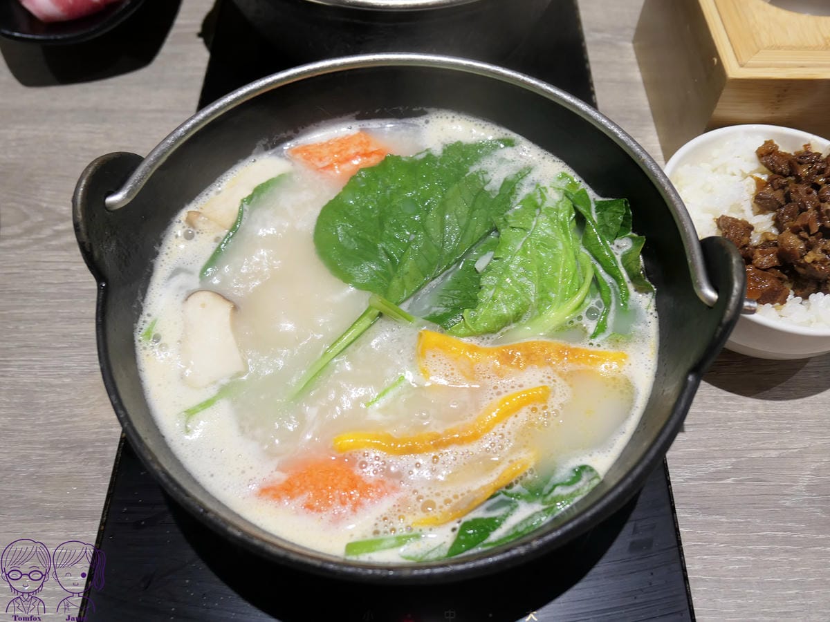 65 築間 新莊中悅廣場店 九州蒜香豚骨湯.jpg