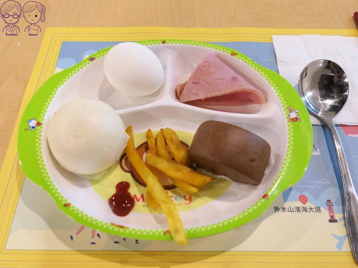 70 福泰翡翠灣渡假飯店 早餐 小朋友.jpg