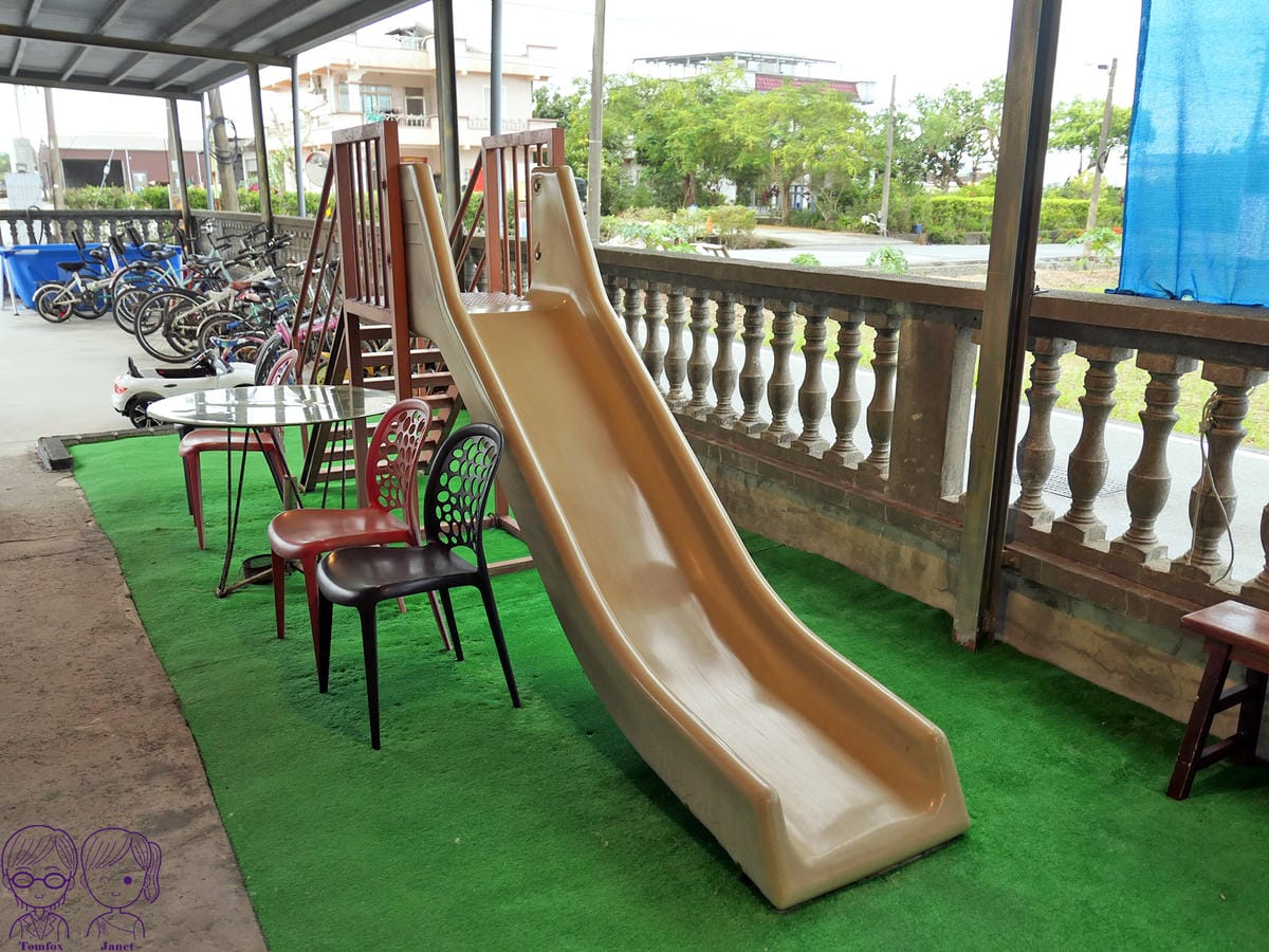 64 小蘋果民宿 戶外兒童遊戲區 小型溜滑梯.jpg 64 小蘋果民宿 戶外兒童遊戲區 小型溜滑梯.jpg