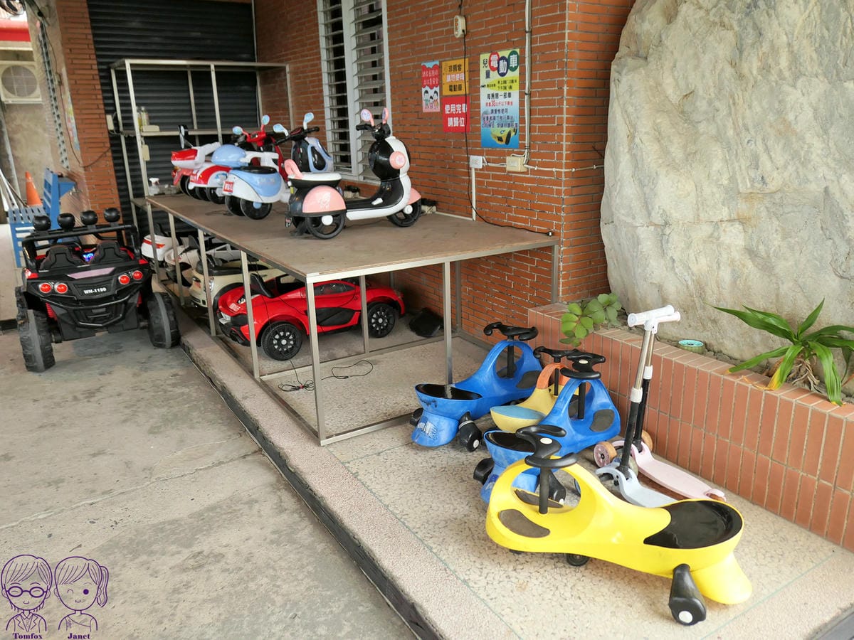 67 小蘋果民宿 戶外兒童遊戲區 電動車.jpg 67 小蘋果民宿 戶外兒童遊戲區 電動車.jpg