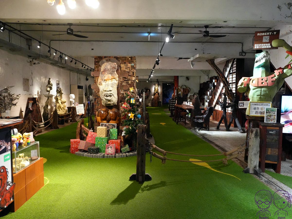9 Robert Y廢墟暴龍館 展覽廳.jpg