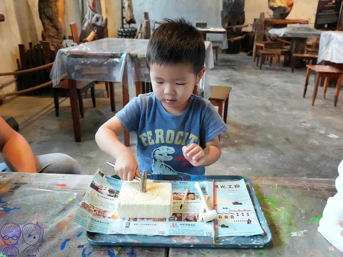 36 Robert Y廢墟暴龍館 DIY 考古暴龍模型.jpg