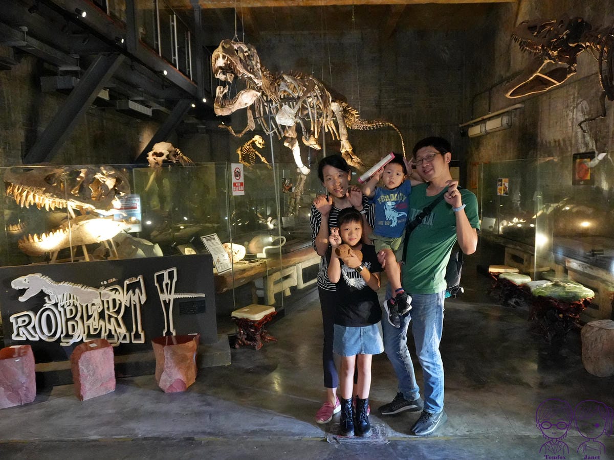 20 Robert Y廢墟暴龍館 暴龍廳化石展.jpg