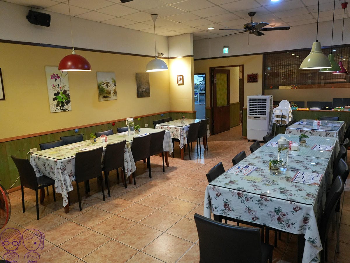 6 町固餐點坊 座位.jpg