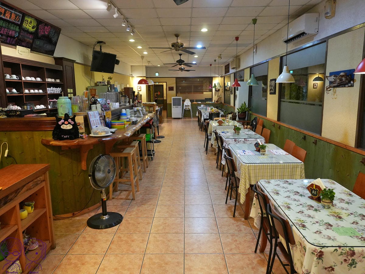 5 町固餐點坊 座位.jpg