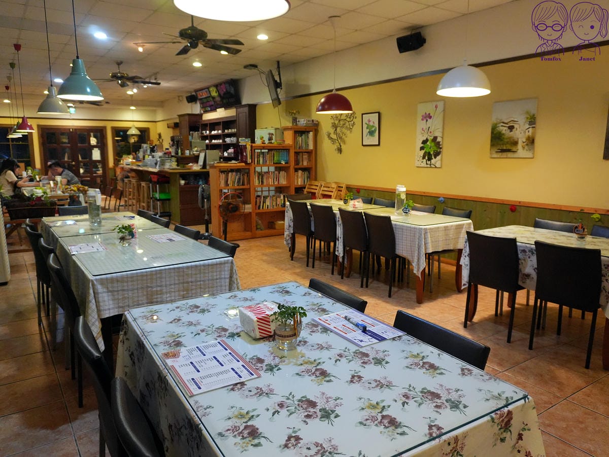 7 町固餐點坊 座位.jpg