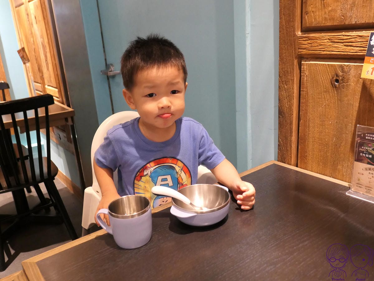 6 帕泰家 兒童椅與兒童餐具.jpg