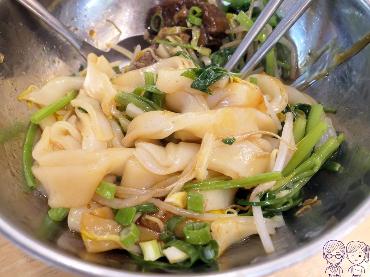 33 老皮牛肉麵頭份(尚順店) 牛肉乾拌粄條.jpg