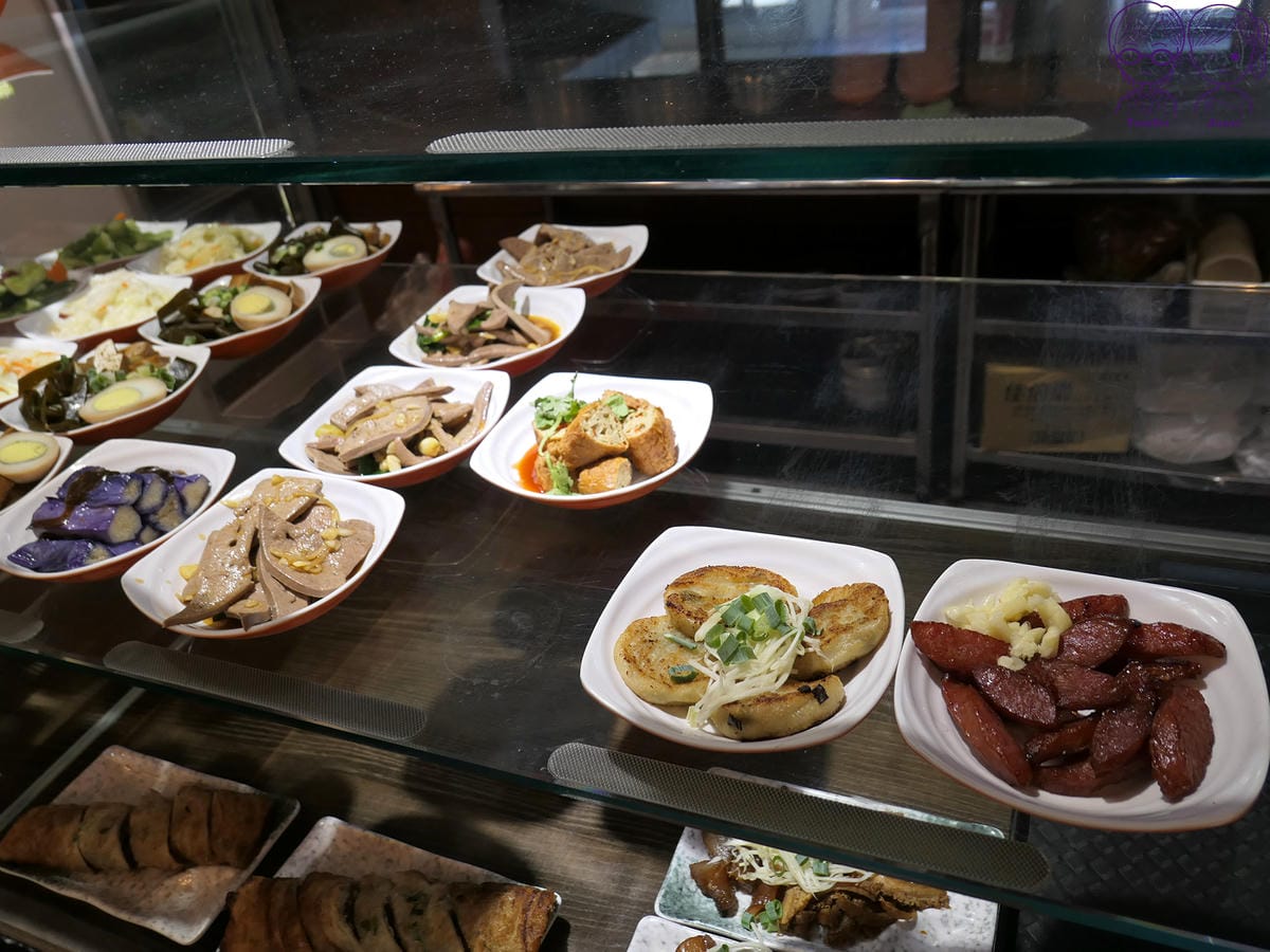 18 老皮牛肉麵頭份(尚順店) 小菜.jpg