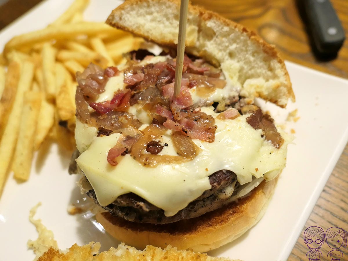 61 TGI FRIDAYS 培根起司漢堡.jpg