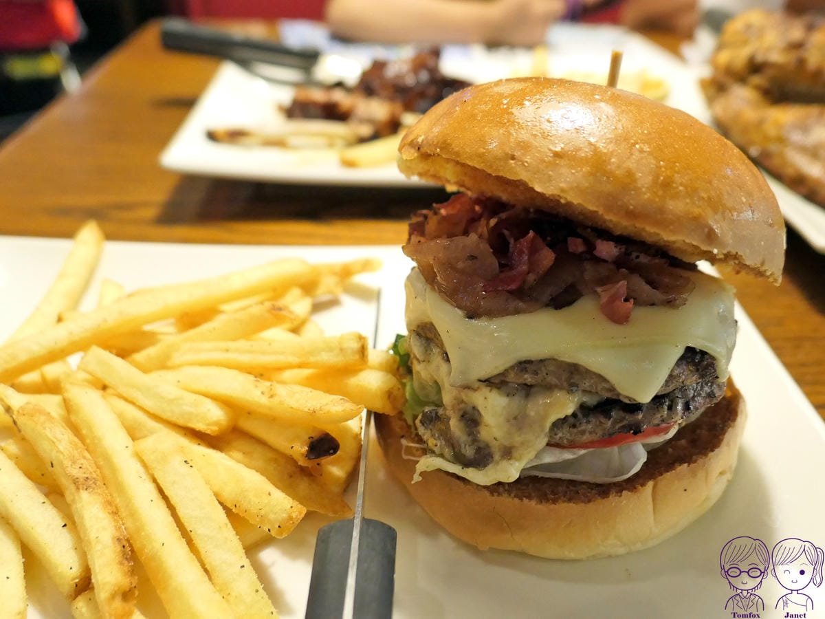 60 TGI FRIDAYS 培根起司漢堡.jpg