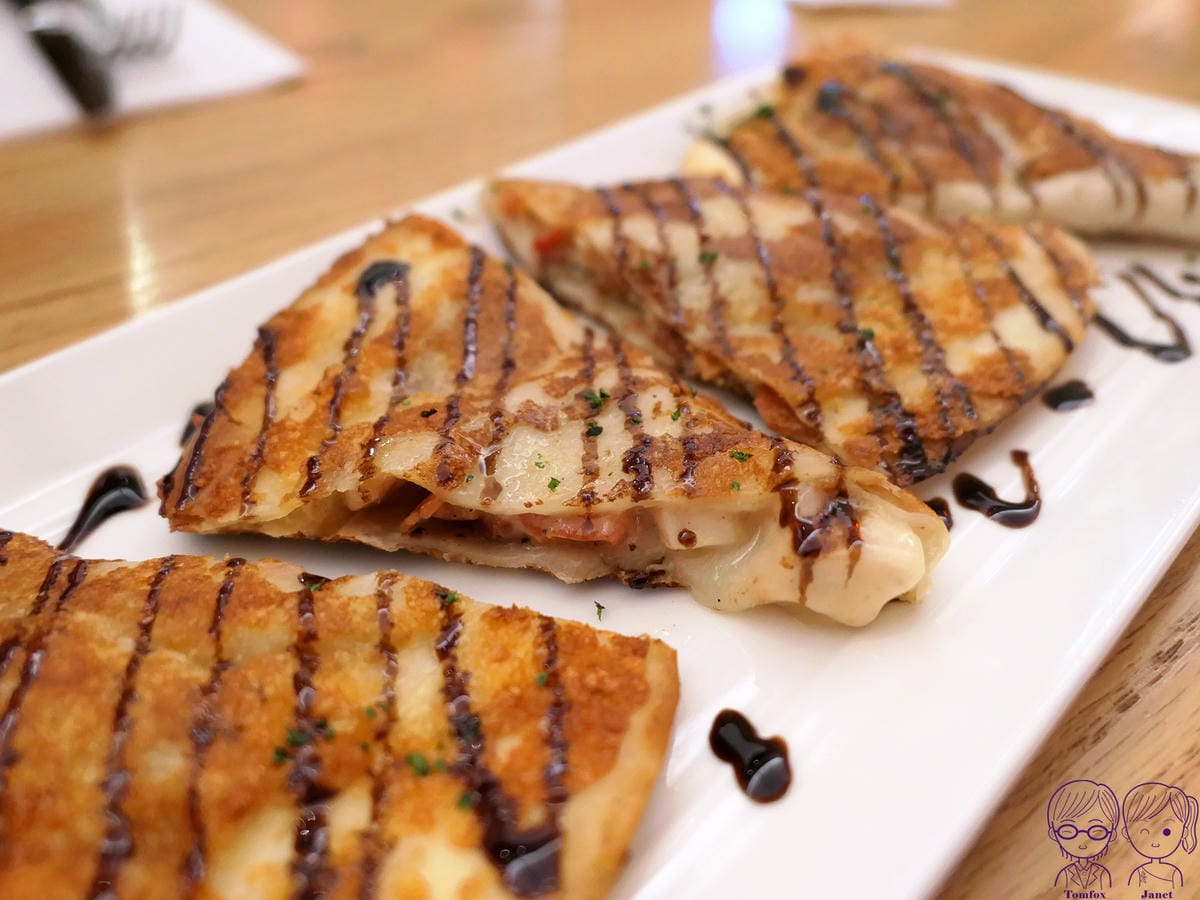 50 TGI FRIDAYS 帕米森雞肉酥餅.jpg