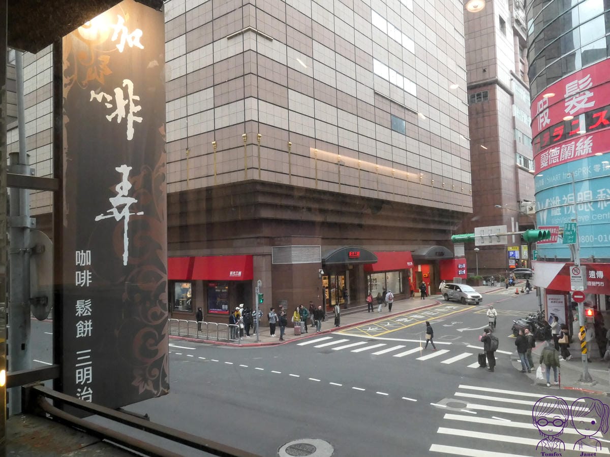 6 咖啡弄 站前店 窗邊座位.jpg 6 咖啡弄 站前店 窗邊座位.jpg