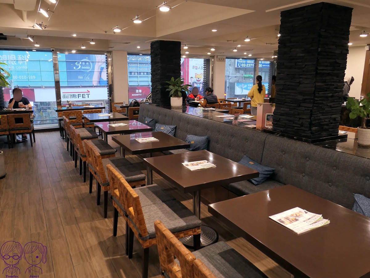 4 咖啡弄 站前店 內用座位.jpg 4 咖啡弄 站前店 內用座位.jpg