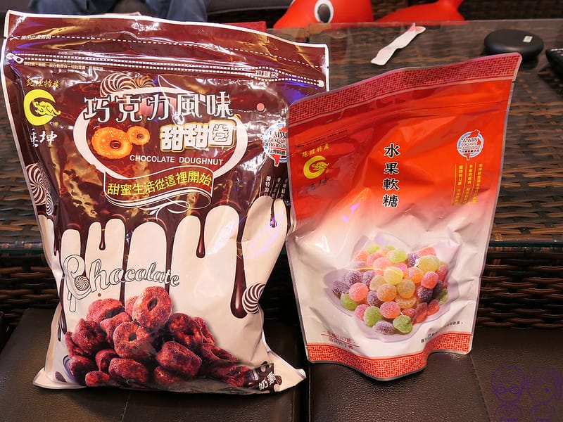 22 垂坤食品 巧克力風味甜甜圈+水果軟糖