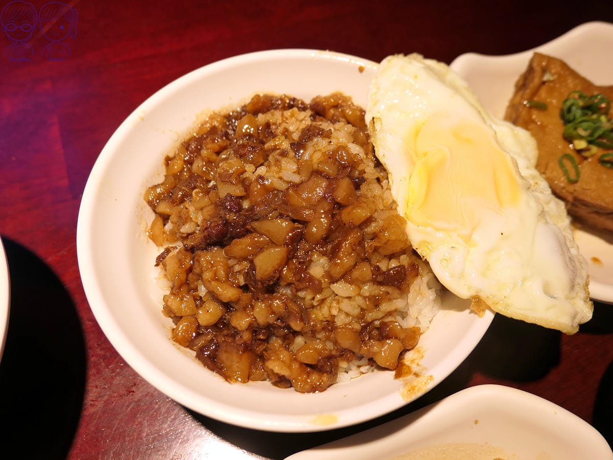 17 大稻埕魯肉飯 魯肉飯+半熟荷包蛋.jpg 17 大稻埕魯肉飯 魯肉飯+半熟荷包蛋.jpg