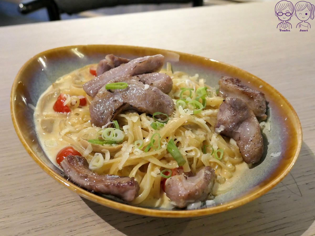 66 華山町餐酒館 油封蒜奶油炭烤伊比利豬肋排麵.jpg