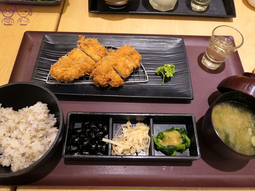台北 - 勝博殿 日式豬排 高麗菜絲、醬菜、米飯、味噌湯 吃 46 勝博殿 腰內豬排套餐