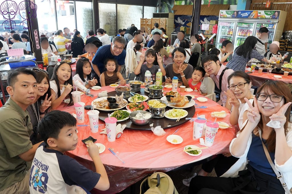 宜蘭五結 - 百匯窯烤雞餐廳 十大好食 江振誠 免費停車 11 百匯窯烤雞餐廳 大圓桌 8大7小