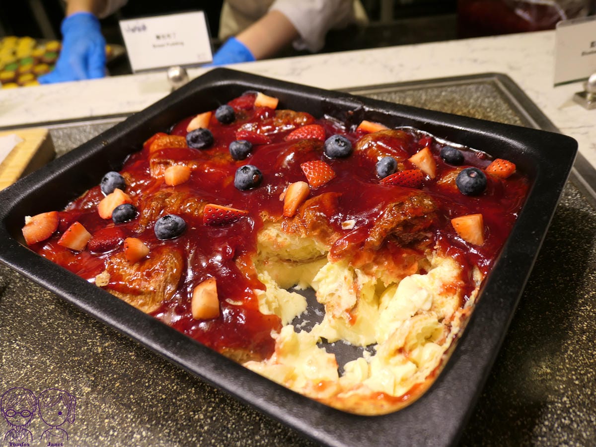 63 萬豪GardenKitchen 甜點 莓果麵包布丁.jpg