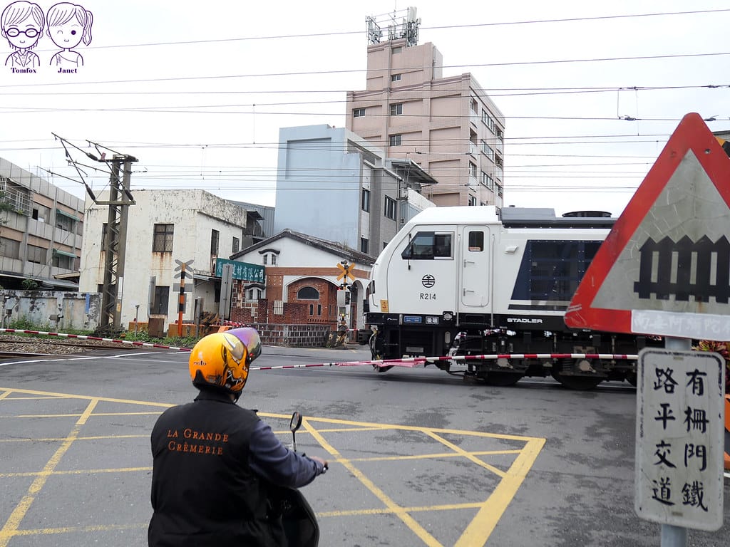 5 吉祥鮮肉小籠包 火車平交道