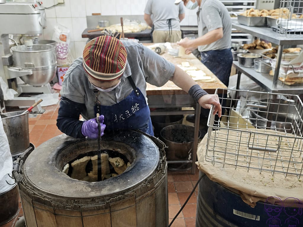 阜杭豆漿 米其林必比登推薦 台北必吃傳統早餐 華山市場人氣排 20 阜杭豆漿 現場製作