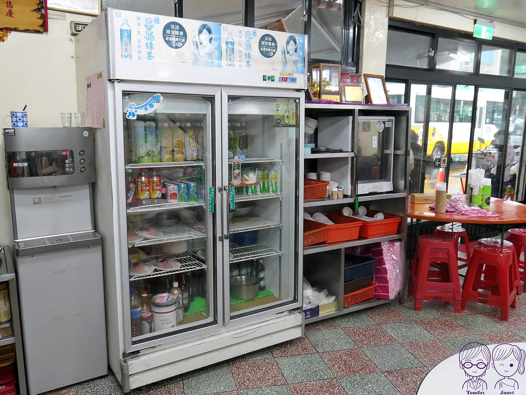 6 兄弟食堂 飲水機