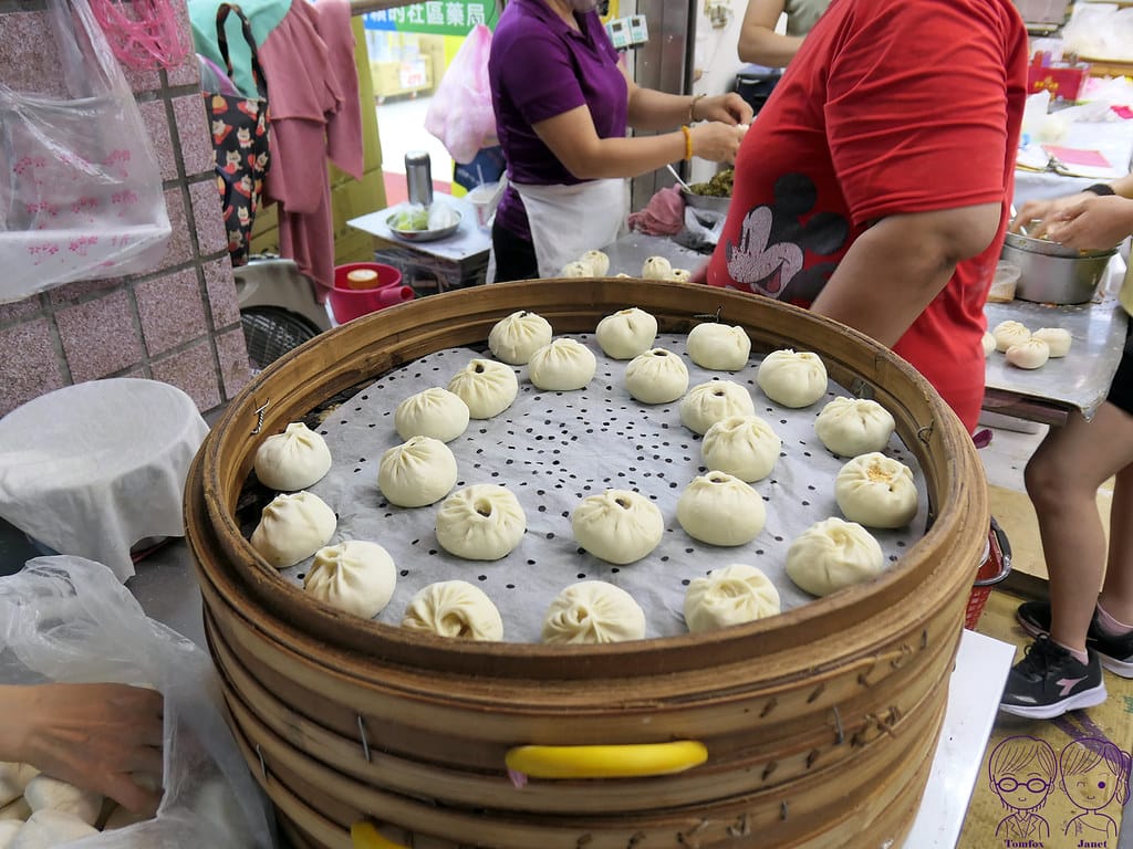 金山王肉包 台北金山老街 超人氣排隊手工包子饅頭 菜單 4 金山王肉包 手工