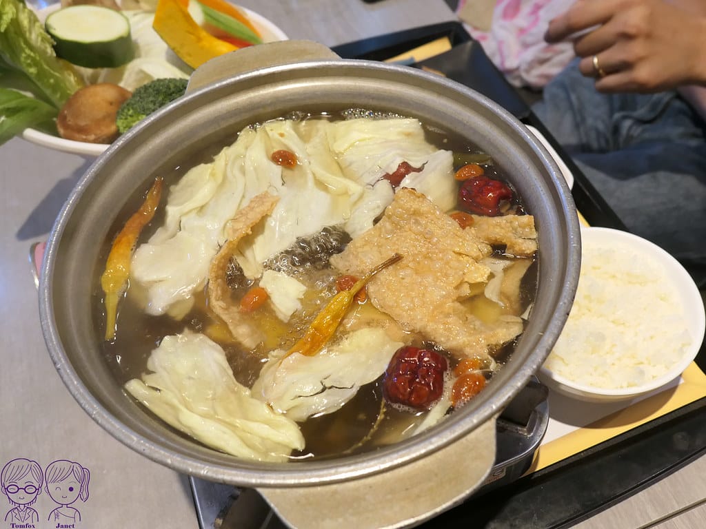 22 花盒子 剝皮辣椒雞火鍋