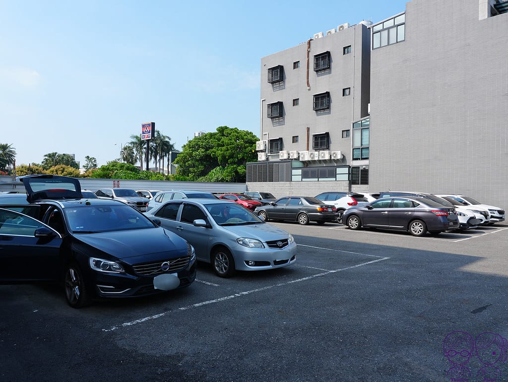 2 花盒子 免費停車場