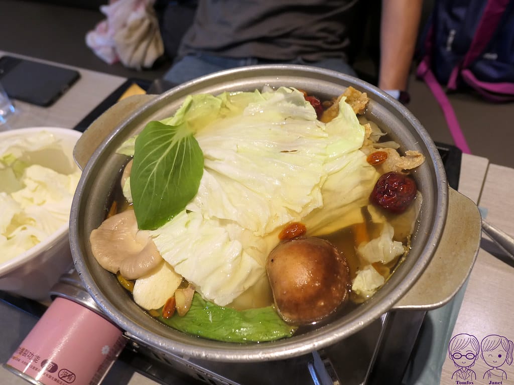 23 花盒子 剝皮辣椒雞火鍋