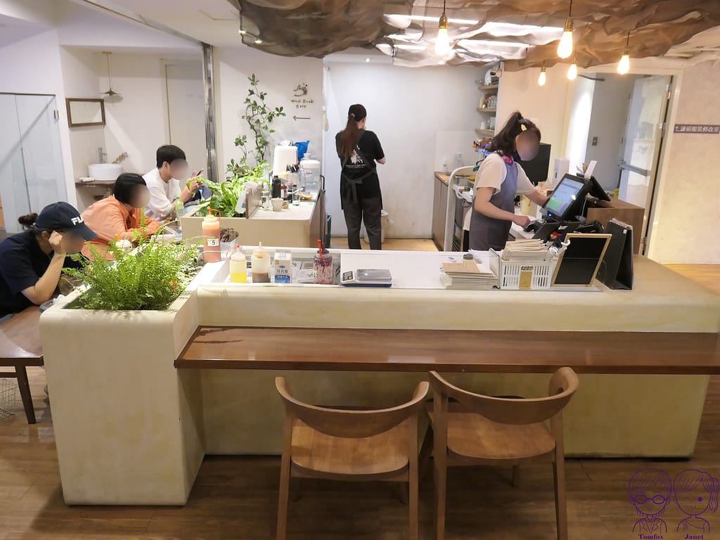 6 waku waku burger 中山店 洗手台
