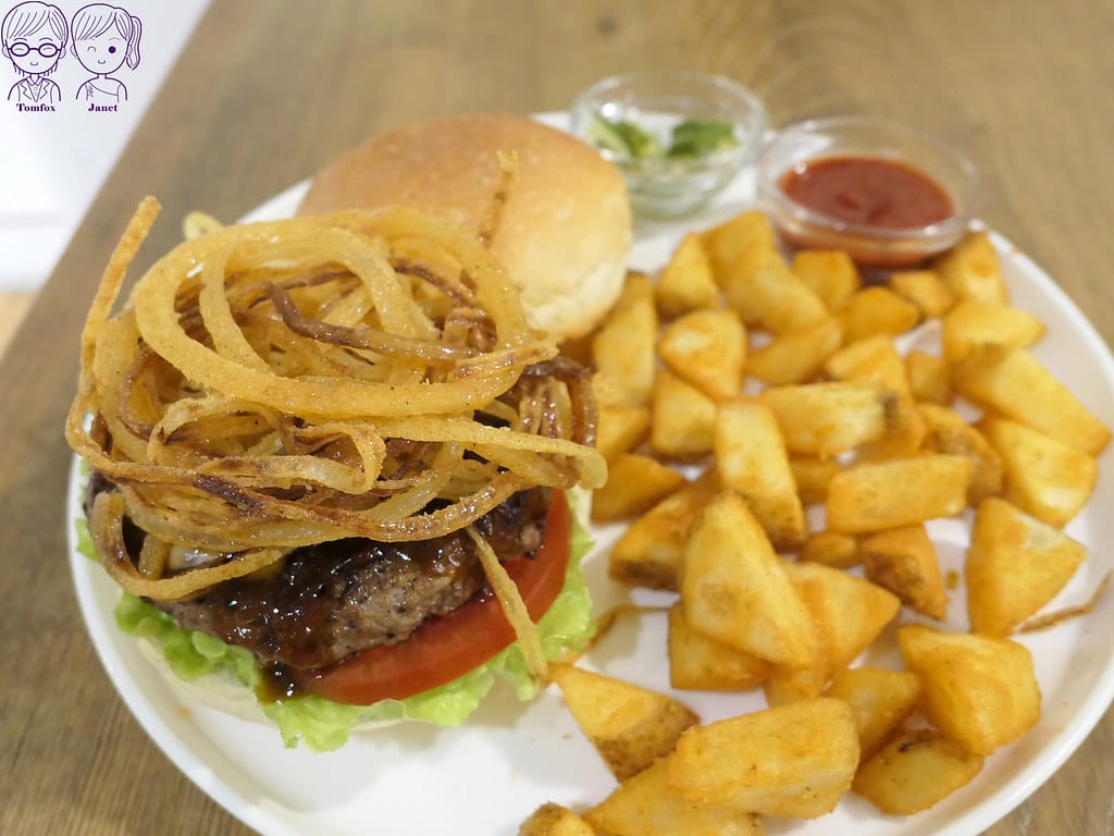 23 waku waku burger 炸洋蔥富士山牛肉堡 炸洋蔥圈