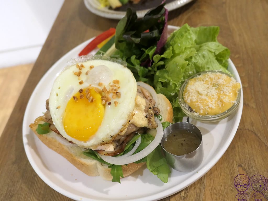 34 waku waku burger 奶油煎明太子雞腿肉早午餐