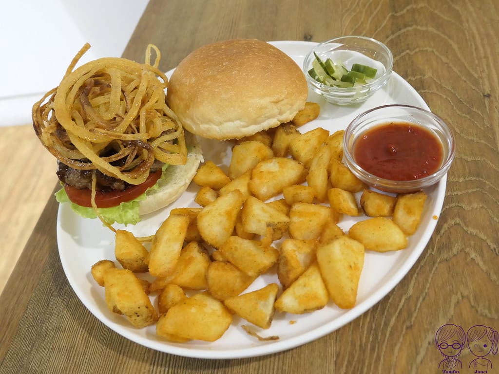22 waku waku burger 炸洋蔥富士山牛肉堡