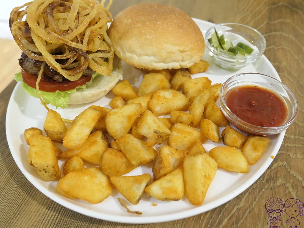 27 waku waku burger 炸洋蔥富士山牛肉堡 薯角