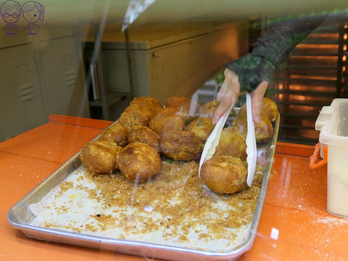 7 台灣人ㄟ脆皮鮮奶甜甜圈 包餡出爐.jpg