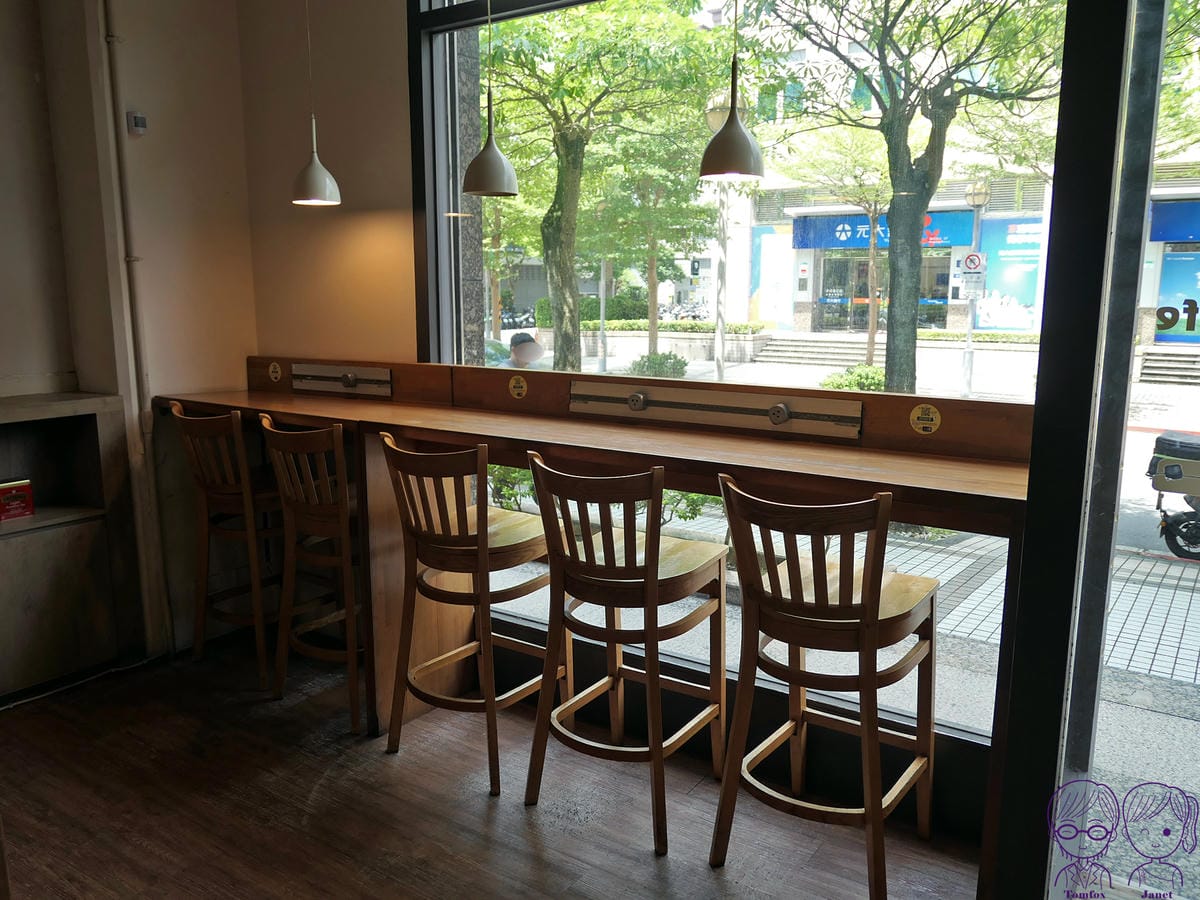 9 覺旅咖啡 西湖店 免費插座、 Wi-Fi.jpg