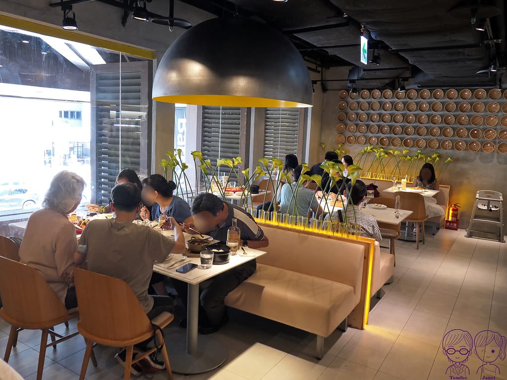 7 YABI KITCHEN 誠品南西店 內用座位
