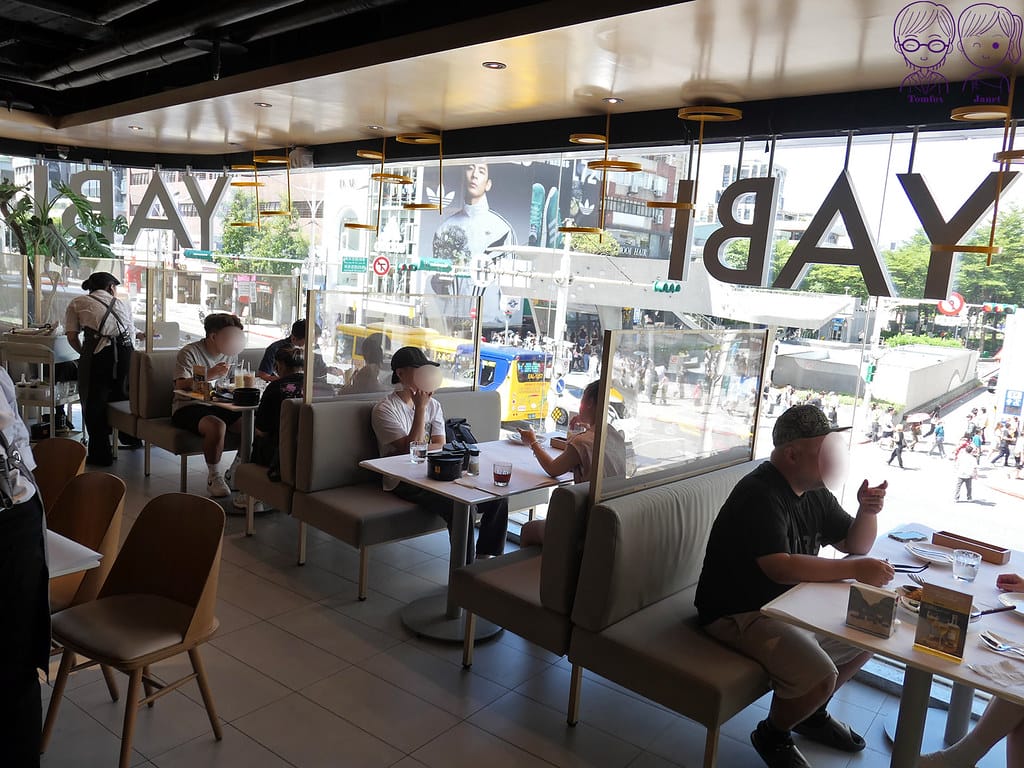 8 YABI KITCHEN 誠品南西店 大片落地窗