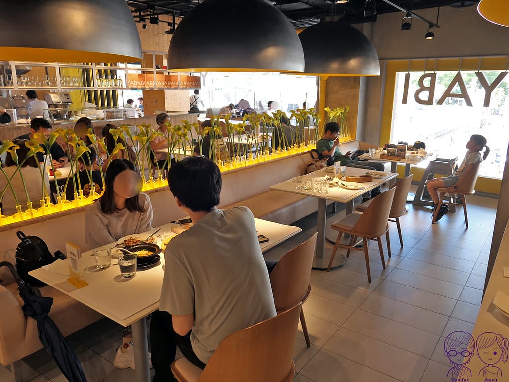 6 YABI KITCHEN 誠品南西店 內用座位