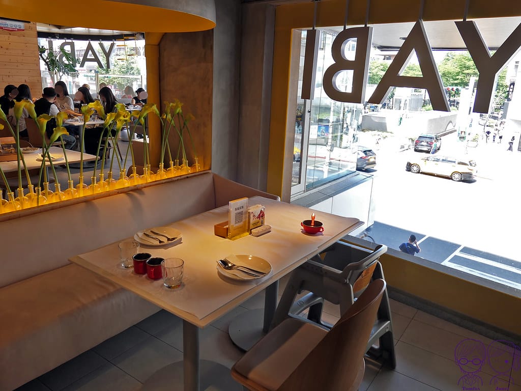 10 YABI KITCHEN 誠品南西店 兒童椅與兒童餐具