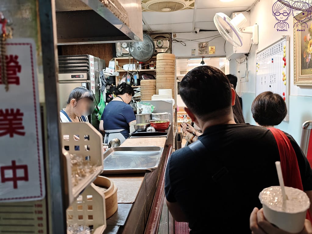 5 福大蒸餃館 依序入內
