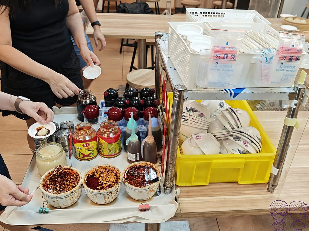 9 福大蒸餃館 餐具、醬料