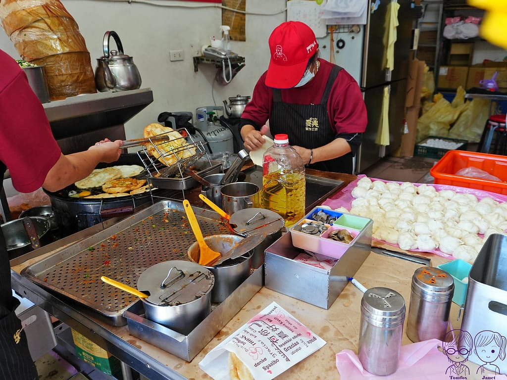 5 頂埔阿嬤蔥油餅 手工現桿、現煎