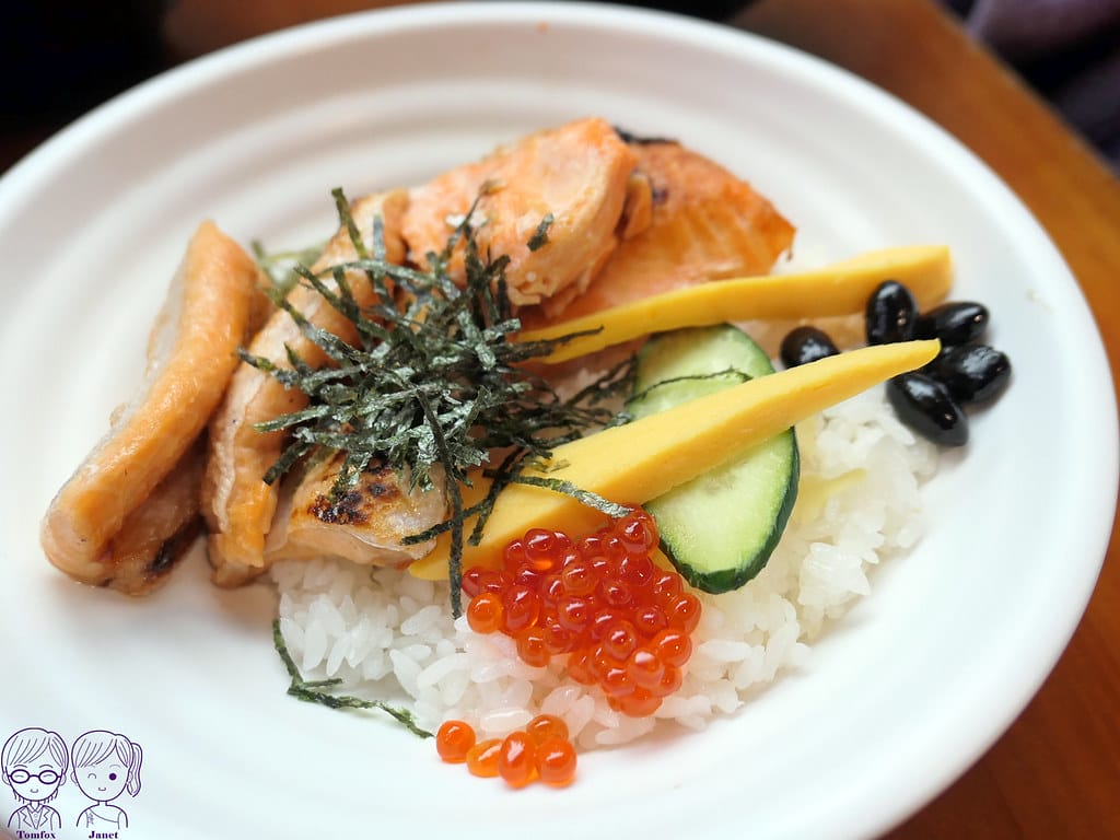 33 三多屋爸爸嘴 鹽烤鮭魚親子丼