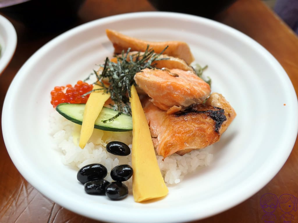 32 三多屋爸爸嘴 鹽烤鮭魚親子丼