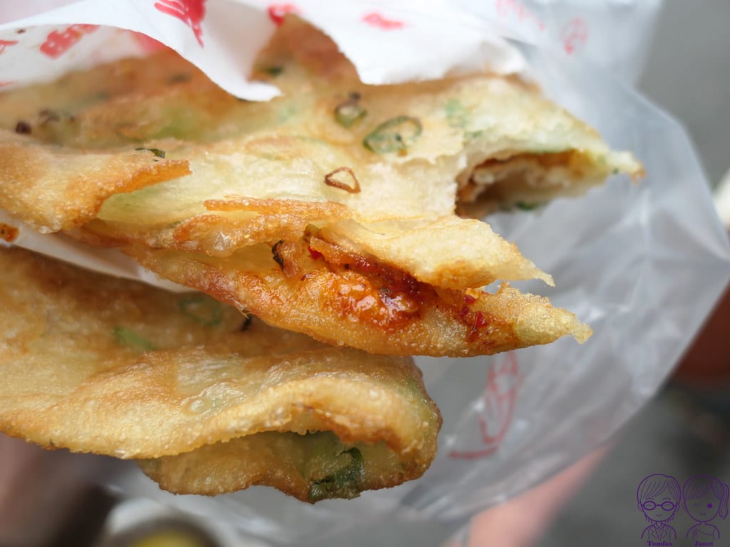 台北北車後站美食小吃 黃福龍脆皮蔥油餅 x 181春霞水 14 黃福龍脆皮蔥油餅 蔥油餅+蛋 加辣