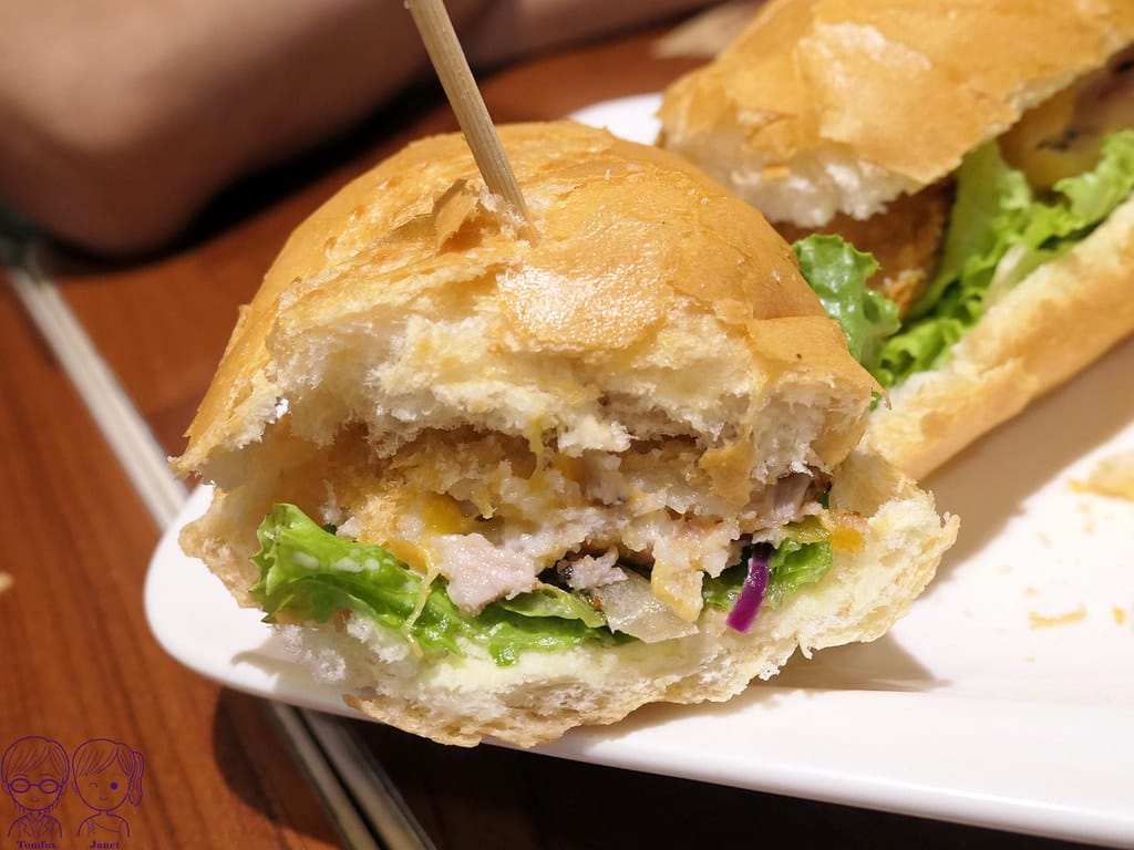 32 WOW瓦屋餐廚 起司豬肉潛艇堡 麵包